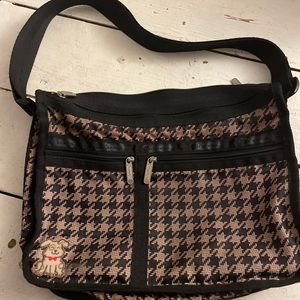 lesportsac handbag b30 LeSportsac Deluxe beige and chocolate houndstooth